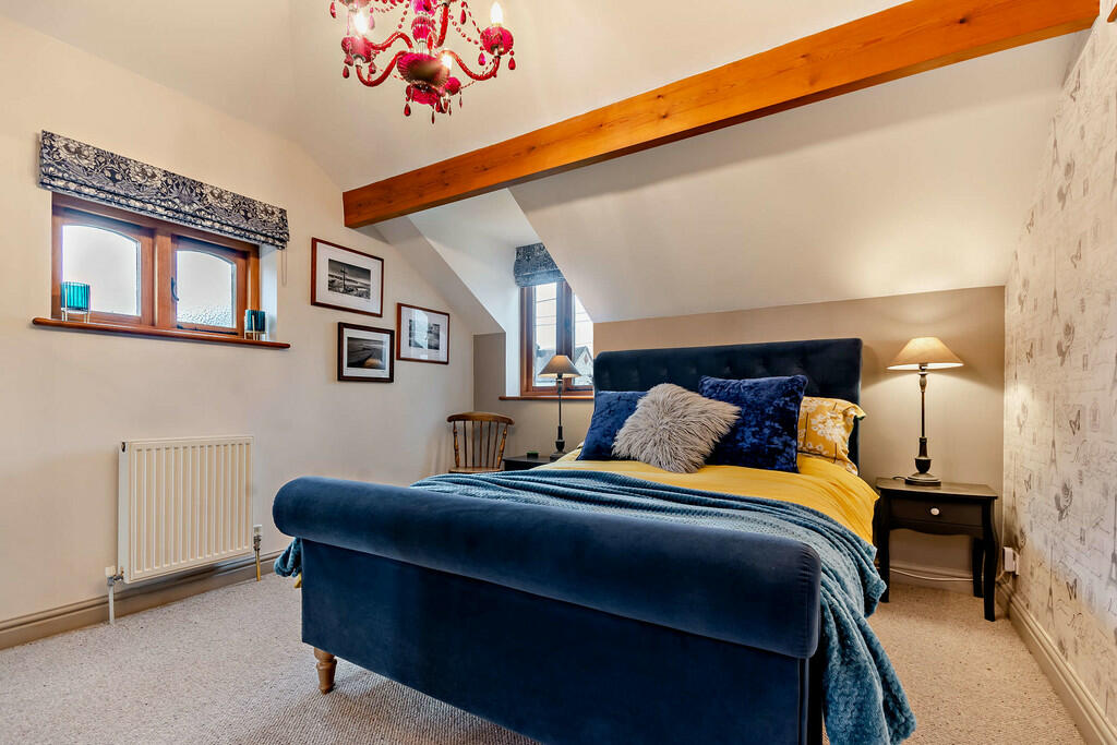 8618429-interior0...