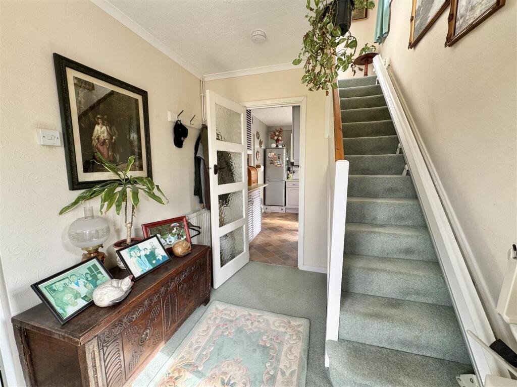 ENTRANCE HALL 2