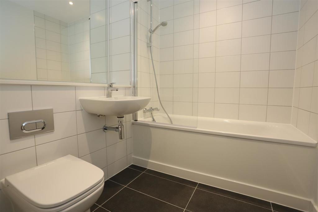 Bathroom.JPG