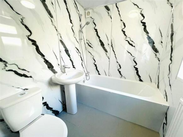 Bathroom 1.jpeg