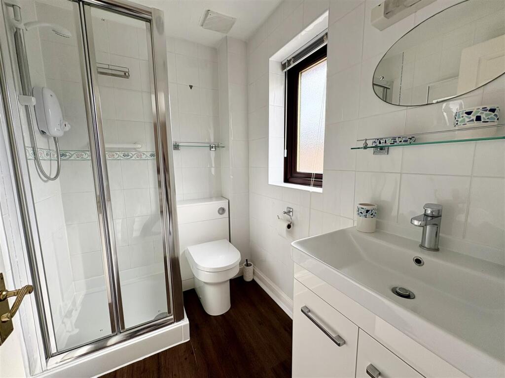 ensuite.jpg