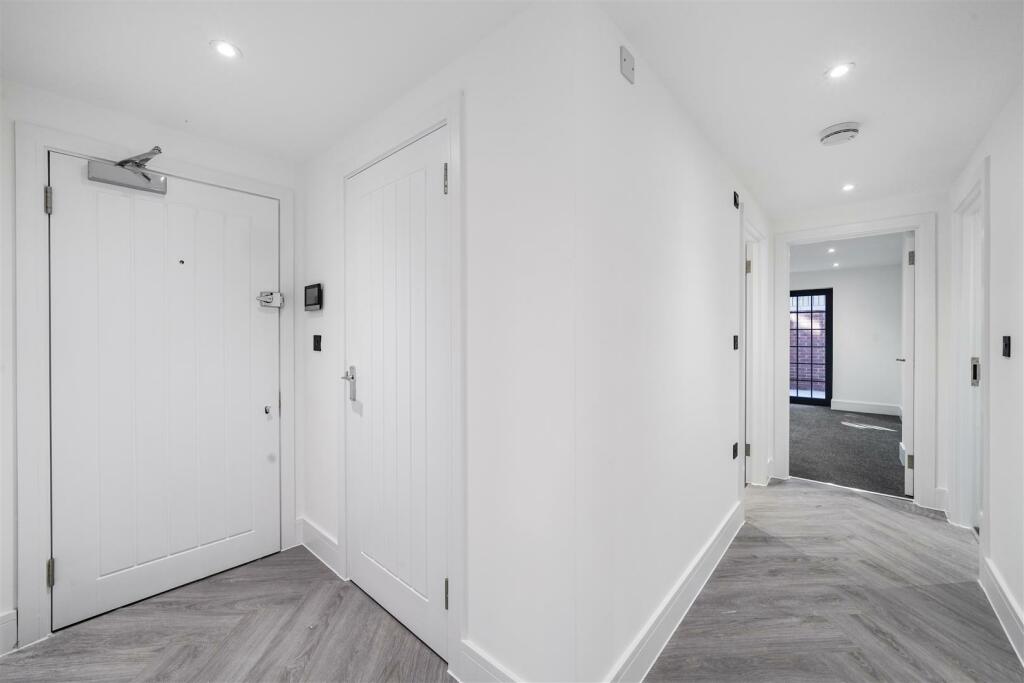 Flat 1 - 17 Sudbury Hill Close - baffh3bXI2Qav5m38