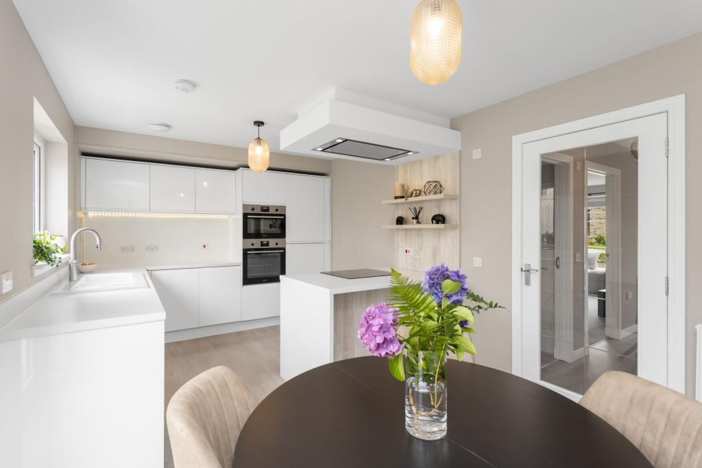 Kitchen / Dining Area