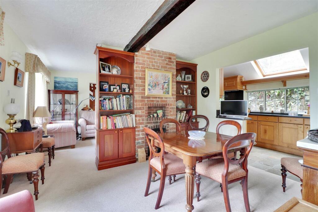 Dining Room.jpg