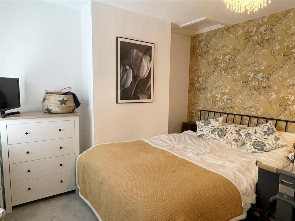 Bed 1a.JPG
