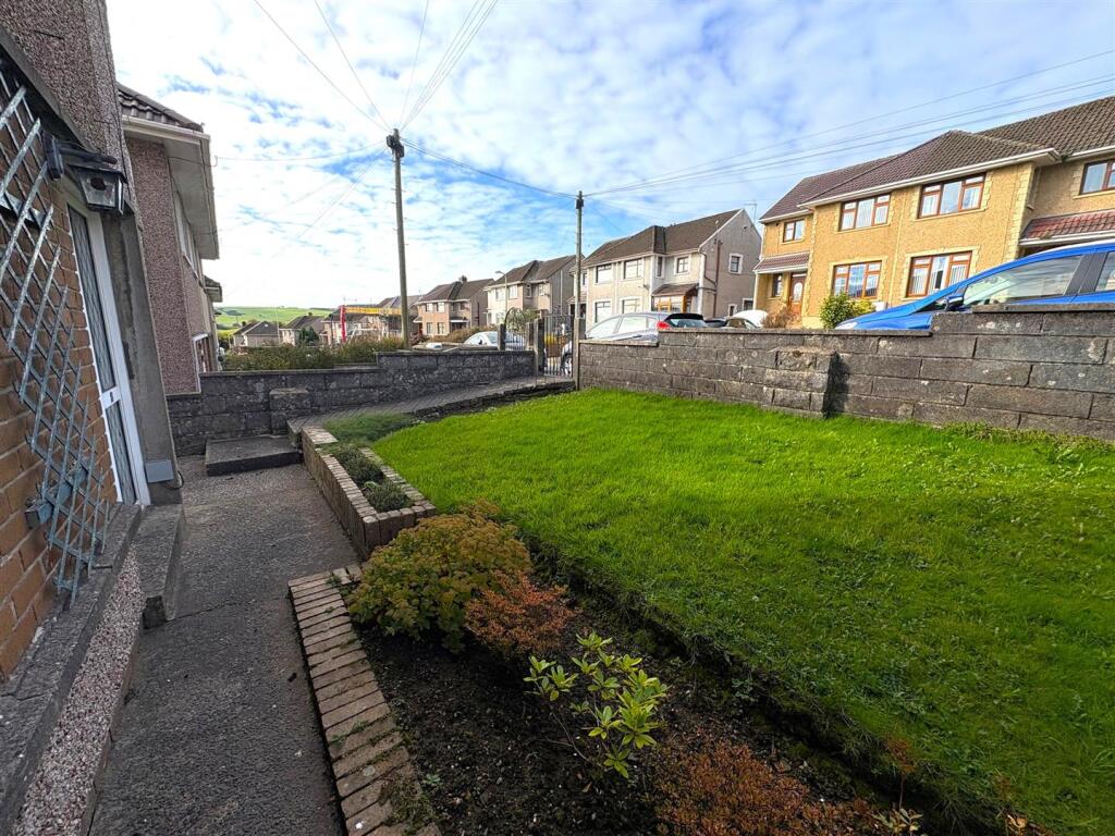 Front Garden c.jpg
