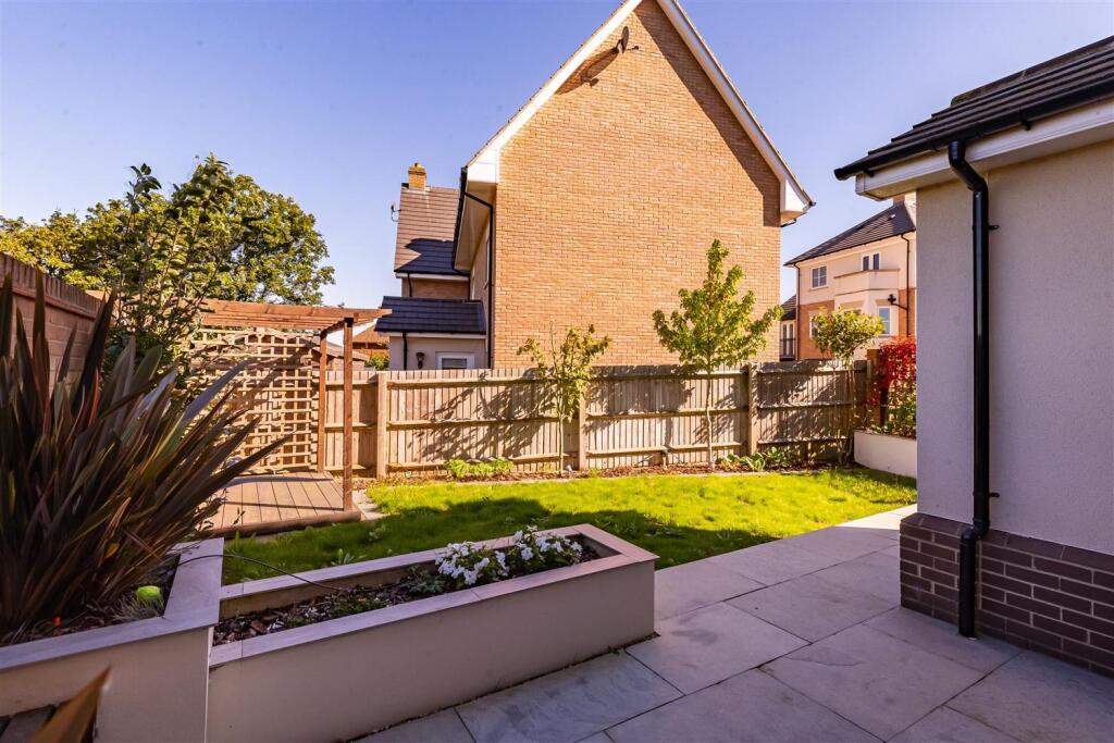 39 Buckingham Road (27).jpg