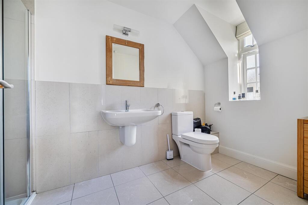 Hillgrove Bedroom 3 Ensuite.jpg