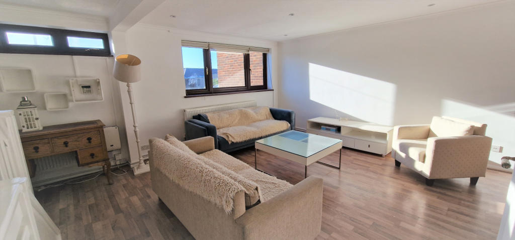 LOUNGE AREA