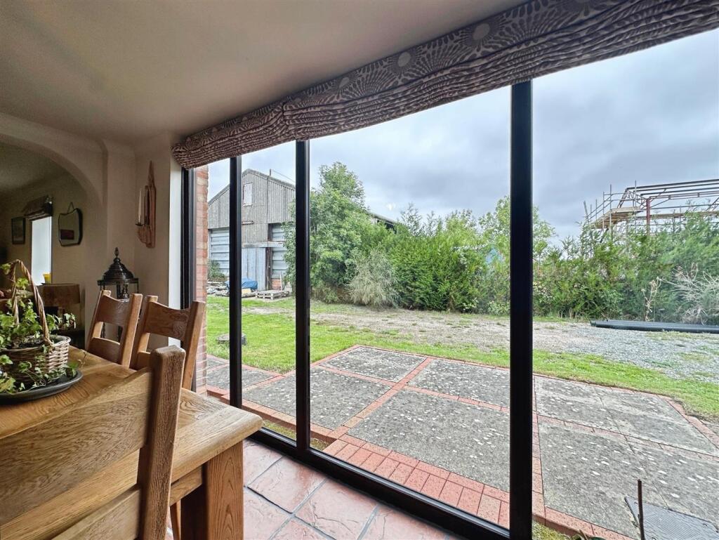 ef142168--44D9-AF76-37C3105DBF86-26888-000007B2037