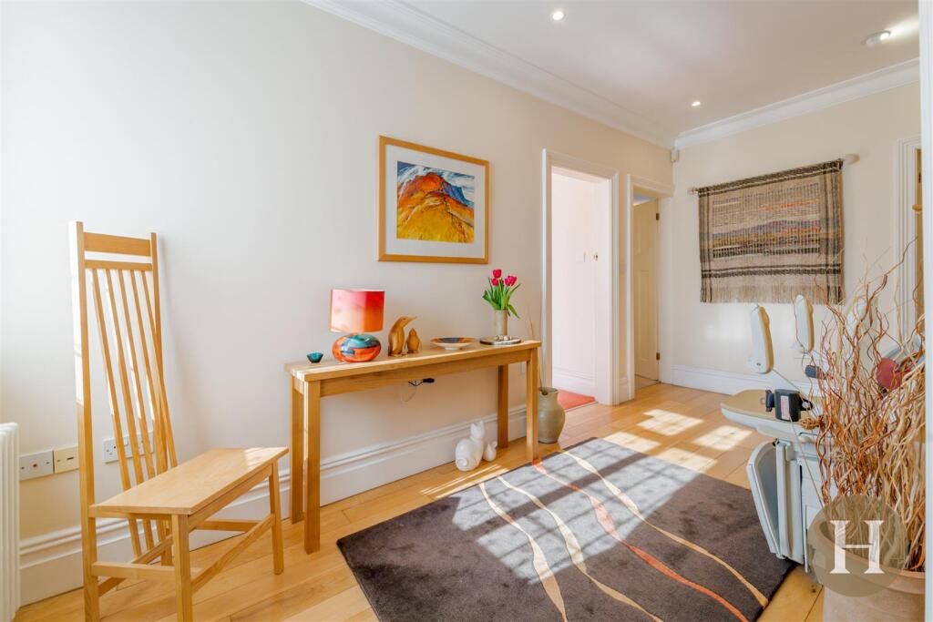 Hadleigh Estate Agents-5.jpg