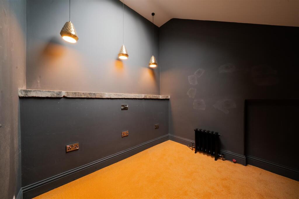 Bedroom1-2.jpg