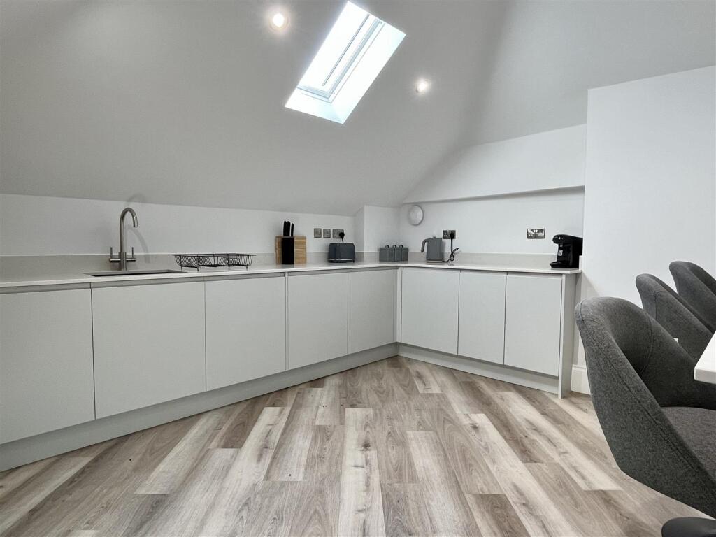Kitchen (2).jpeg