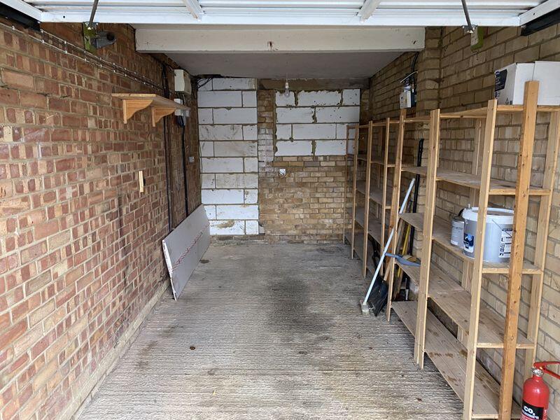 Garage (2023)