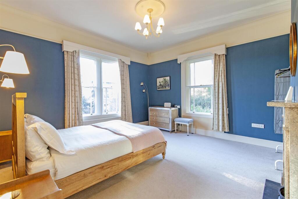 Bedroom 1-1.jpg