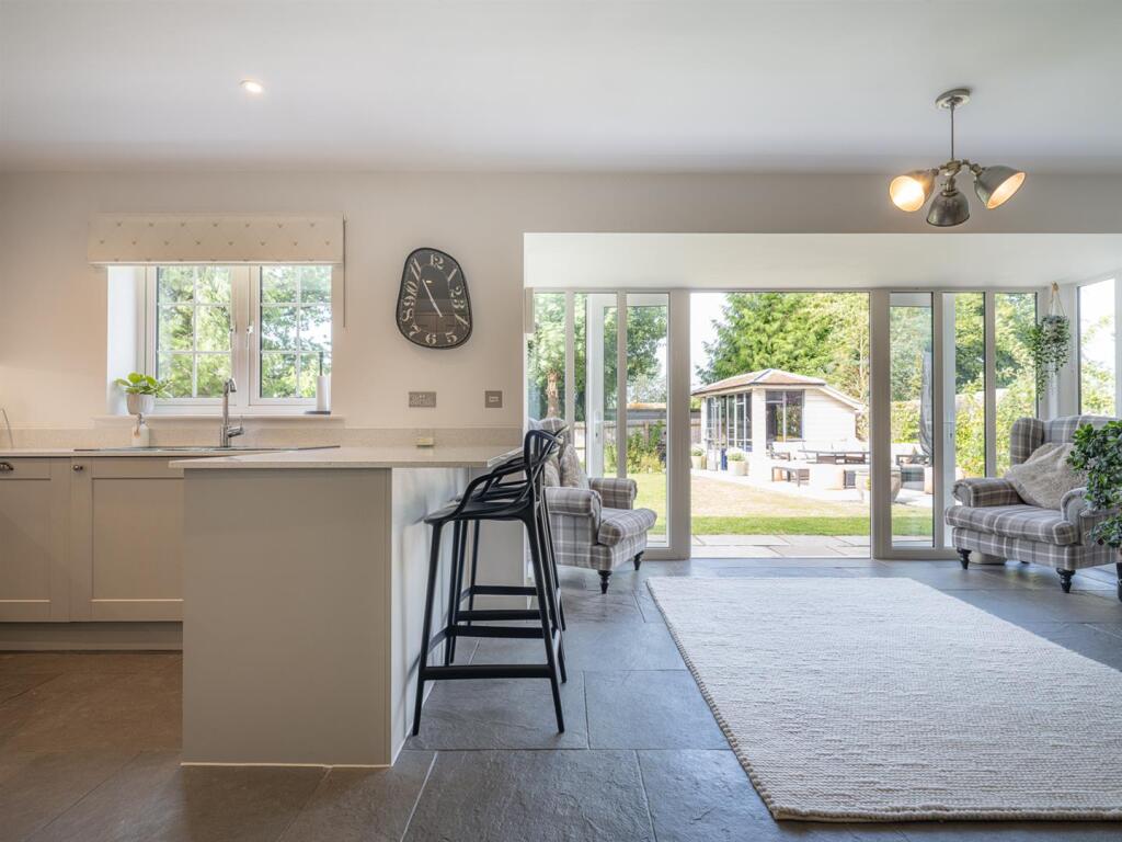 32 Studley Gardens-64.jpg