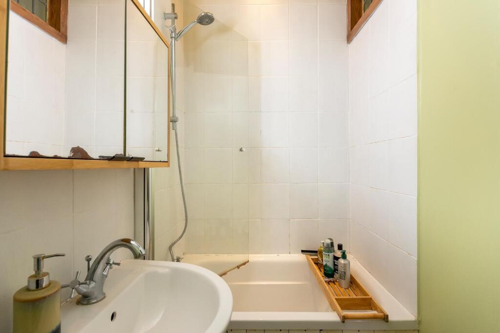 FK8HRD - Bathroom A.jpg