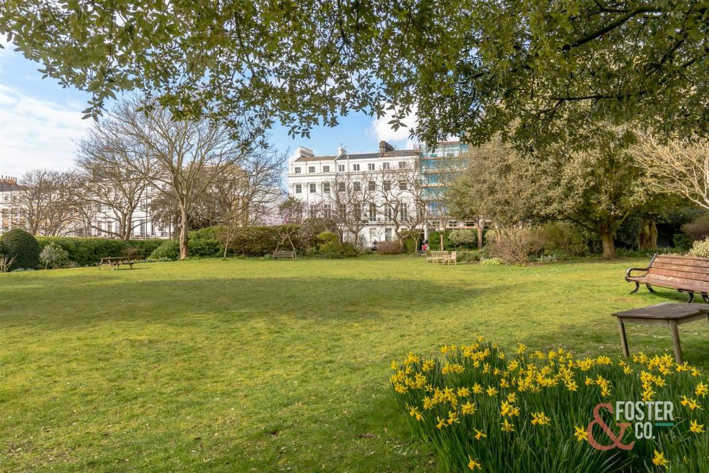 Sussex Square 5_13-12.JPG