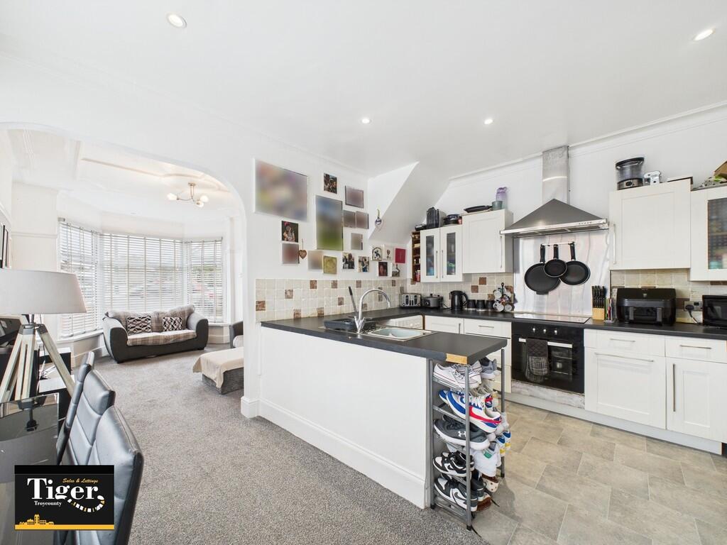 CAM02176G0-PR0517...