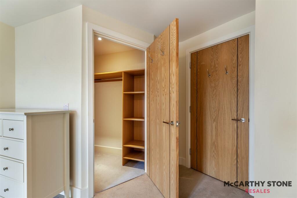 8602515-interior25.JPG