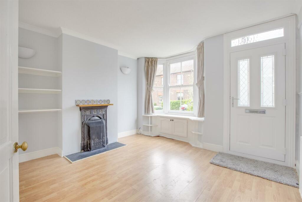 87 Totteridge Avenue, HP13 6XG-8.jpg