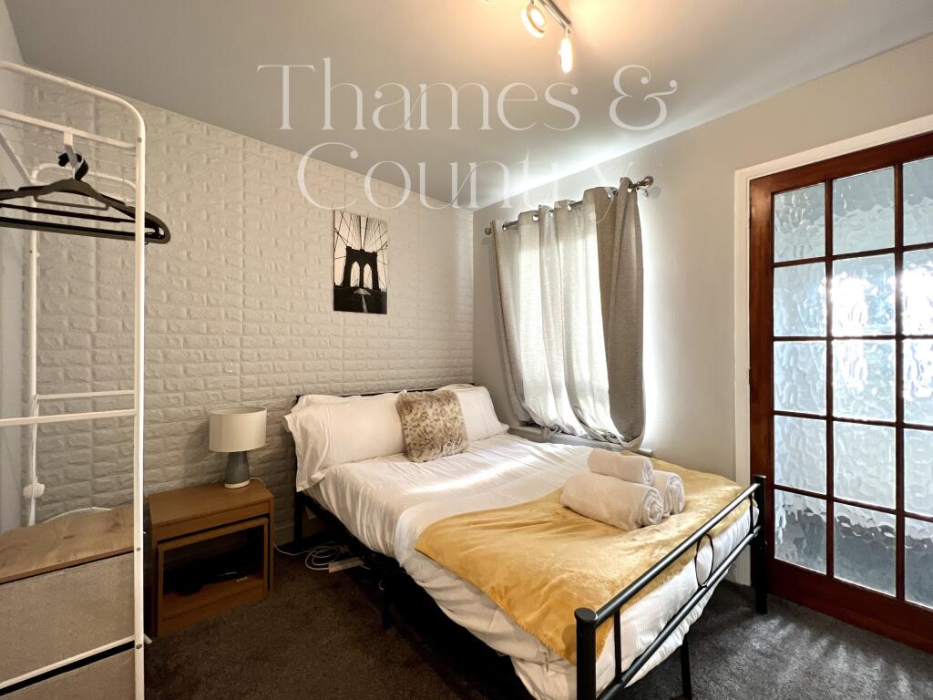Ground floor bedroom ¿Reception 2