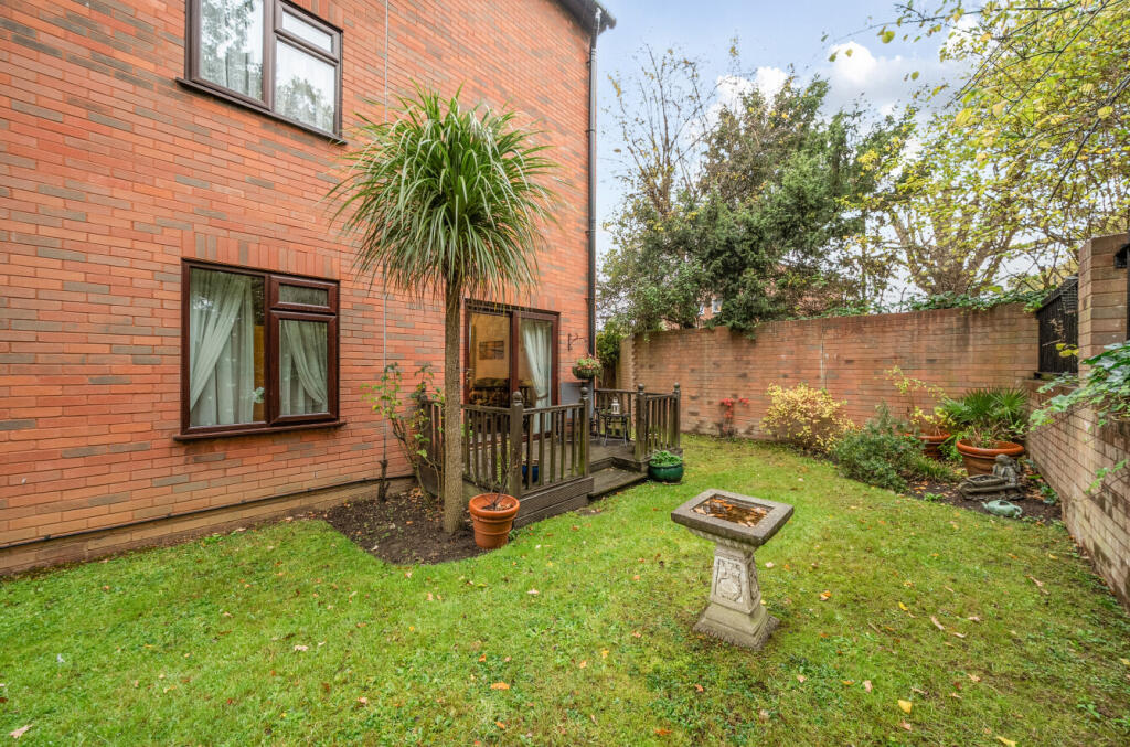 1374308-15-690492...