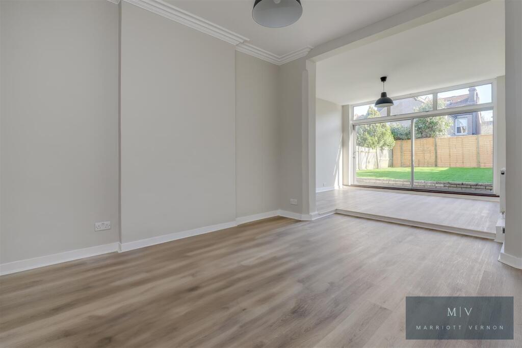 Chisholm Road 44 MV-8.jpg