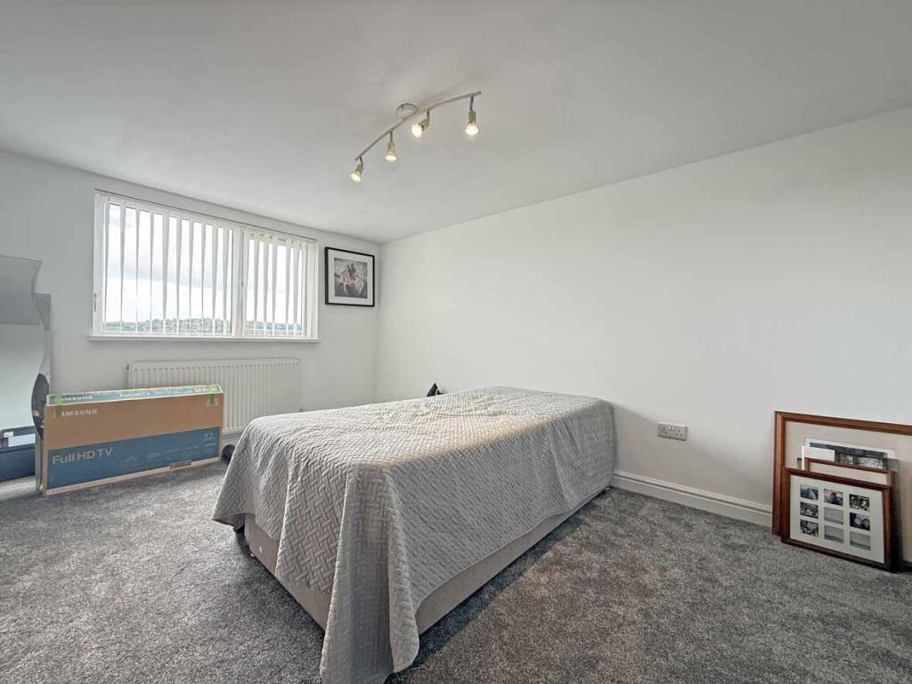 South View Park 6 Bed 3.jpg