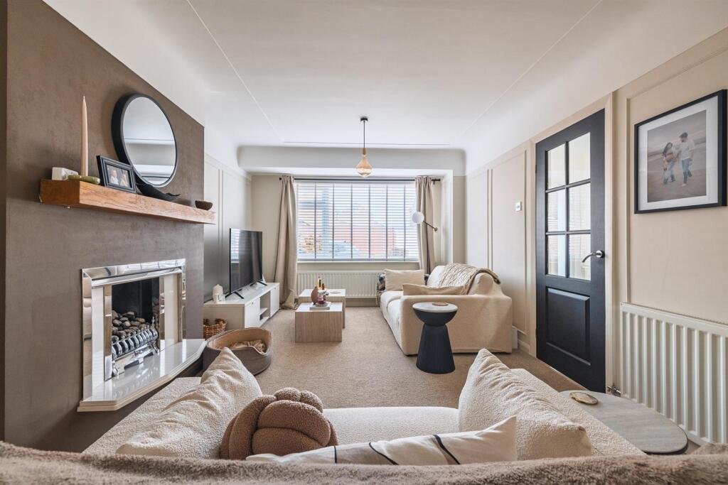 4 Bowness Ave-52.jpg