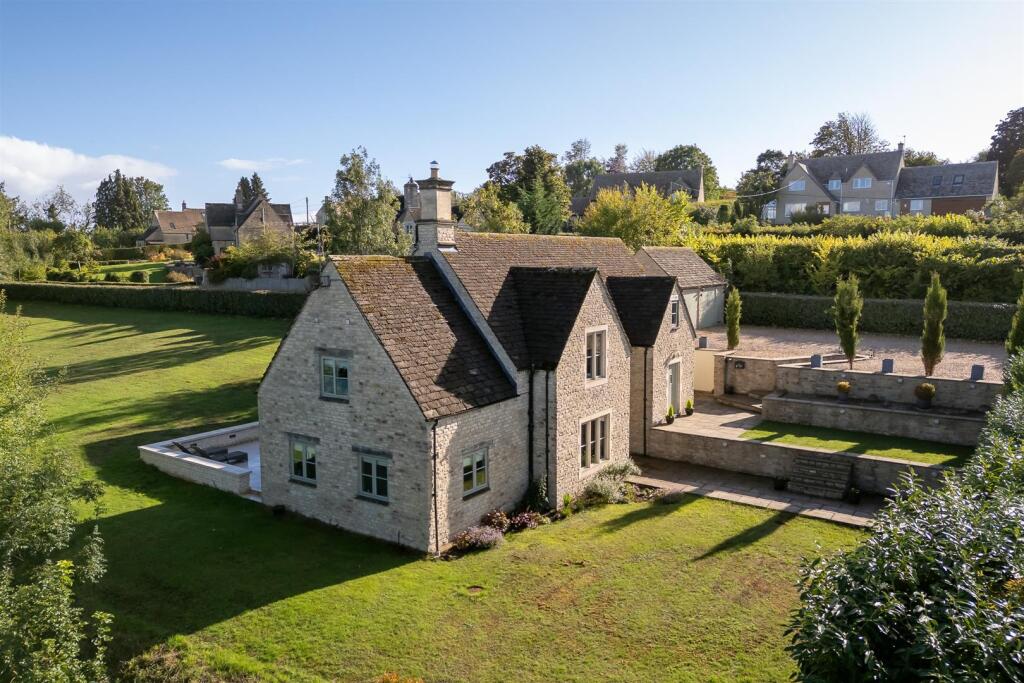 99 - Highfield House - GL54 4AA - Web.jpg