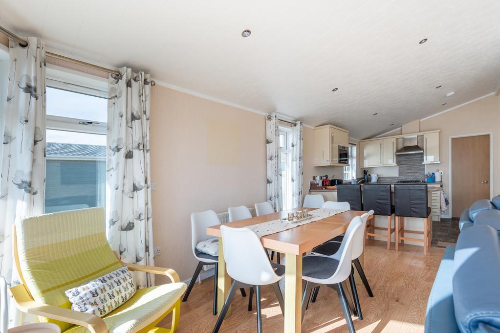 DINING RM TO KITCHEN