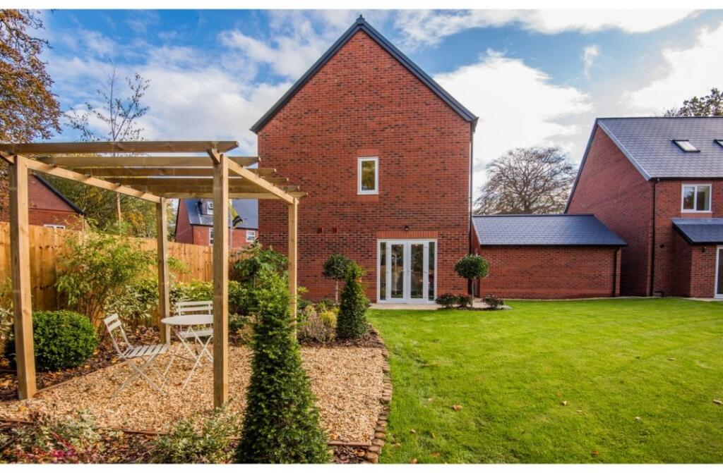 Garden - Fairford (LTH**) - Balmoral Gardens