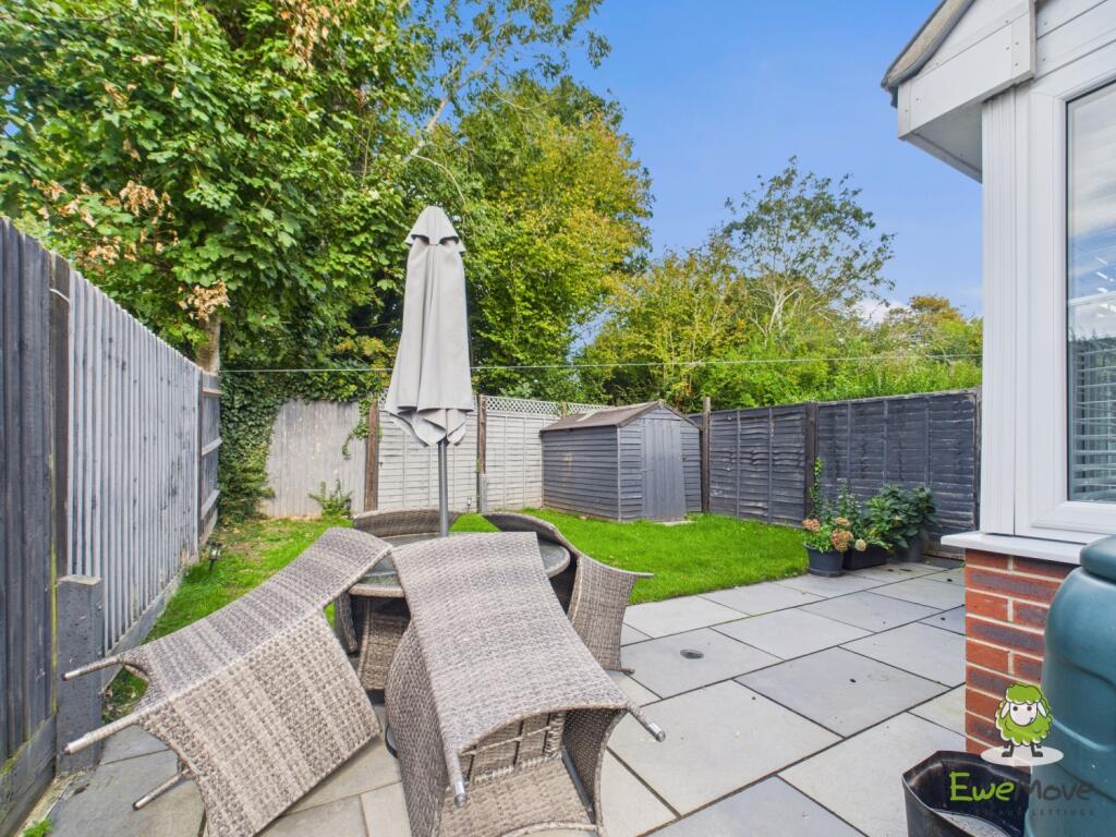 EweMove Estate Agents Basingstoke -Dundee Gardens 