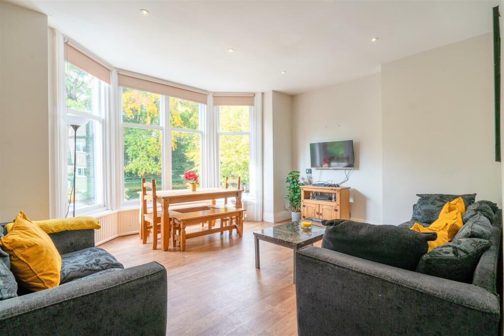 Living Room_.jpg