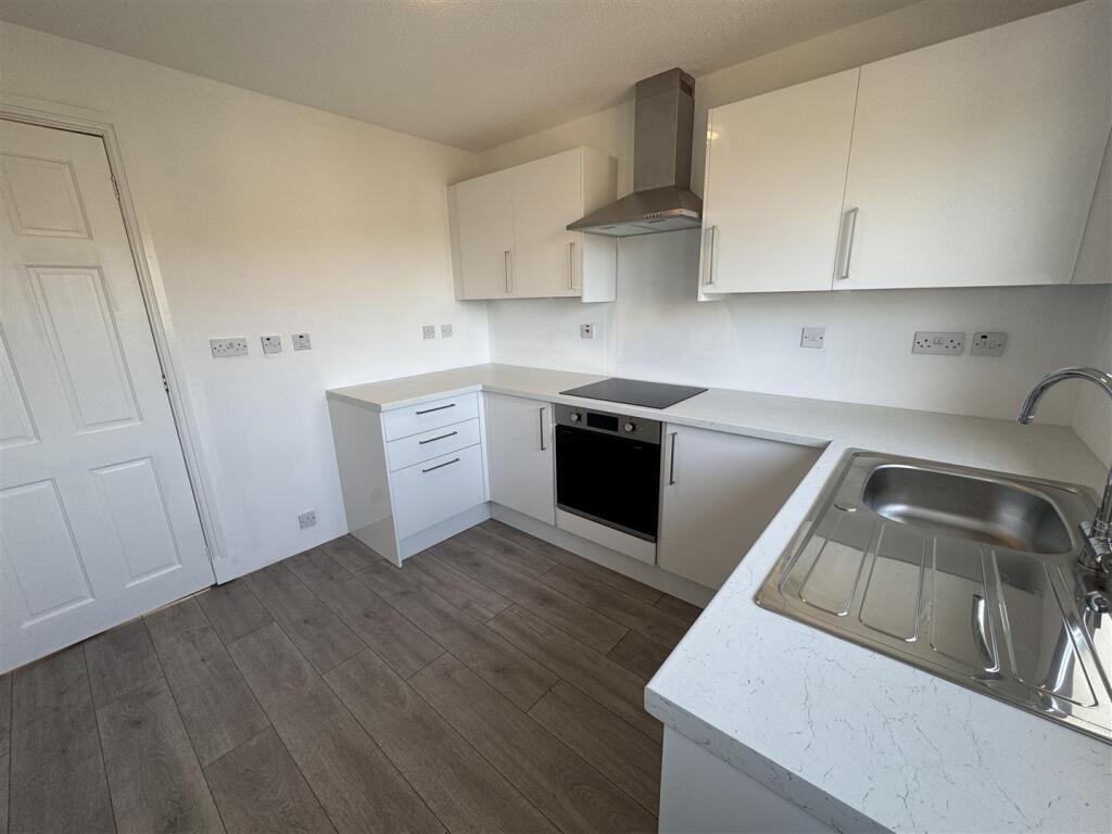 KITCHEN 1.JPG