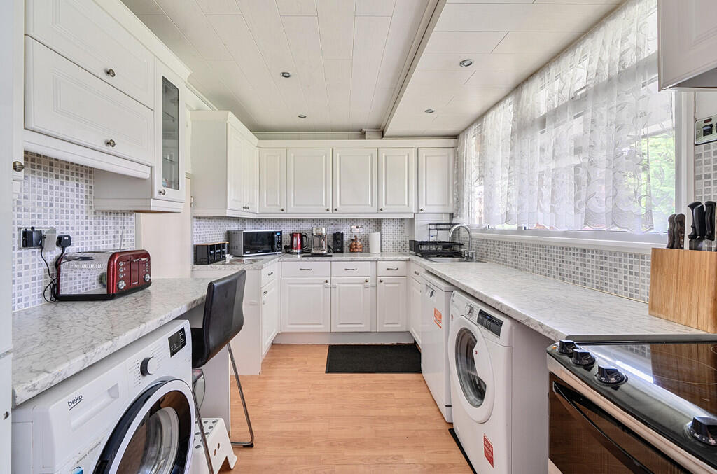 1299837-17-683707...