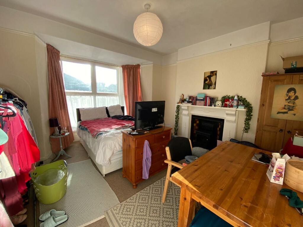 Bedroom 1 (Ground Floor Front)