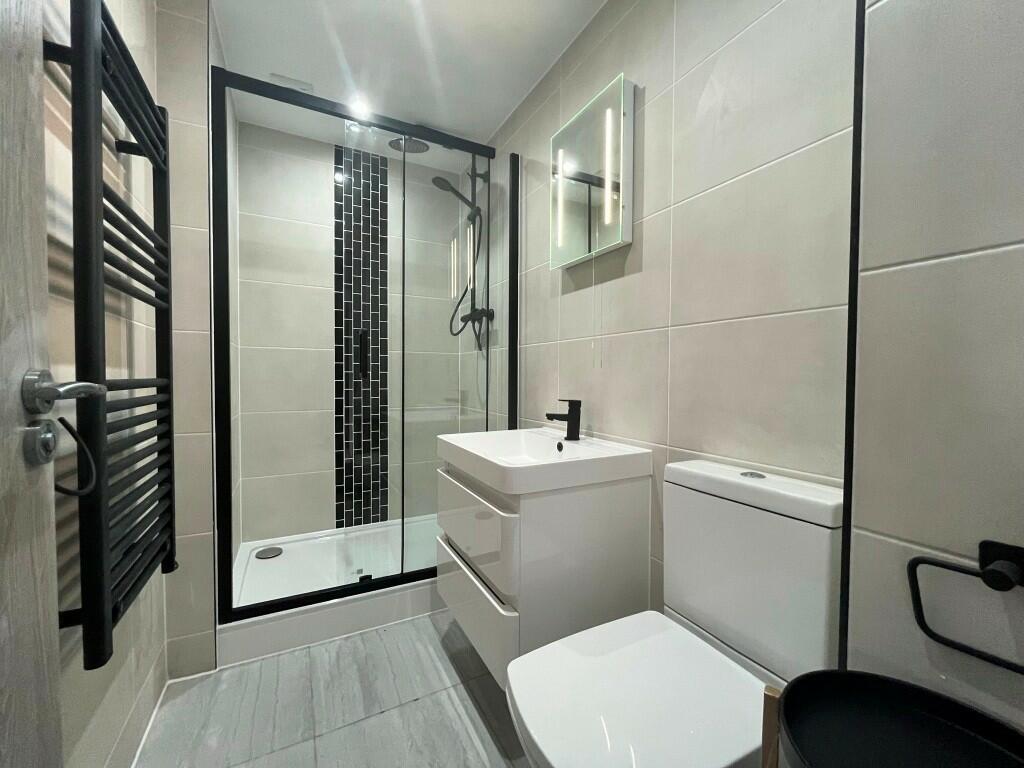 SHOWER ROOM