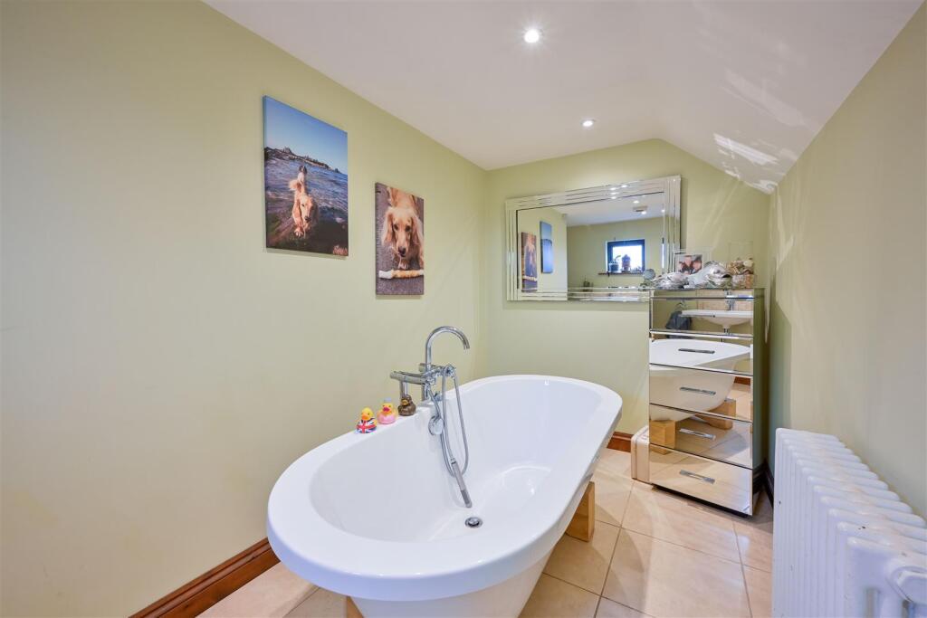 En-Suite Bathroom