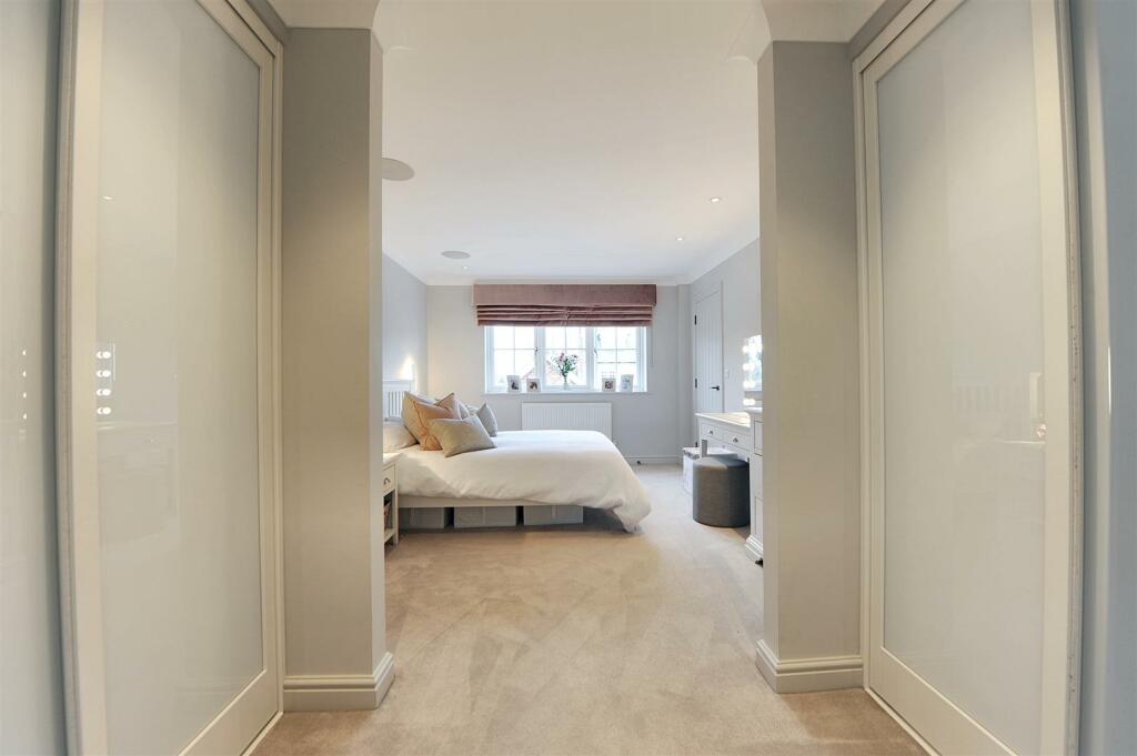 Bed 2 Wardrobe Area.JPG