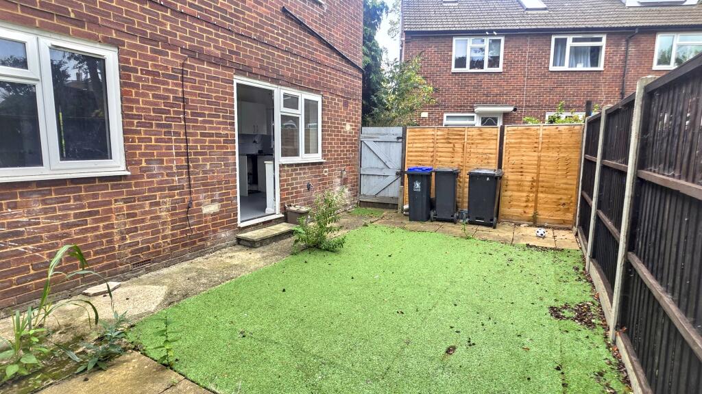 176 Pinewood Green, Iver, Buckinghamshire, SL0 0QJ