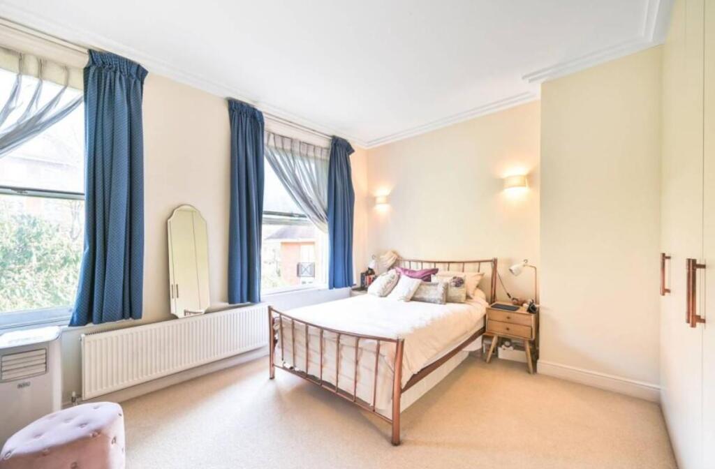 bedroom clean.jpg