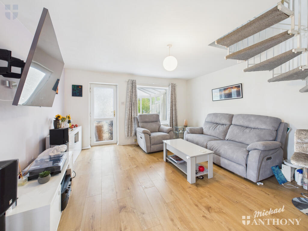 CAM03852G0-PR0253-STILL020