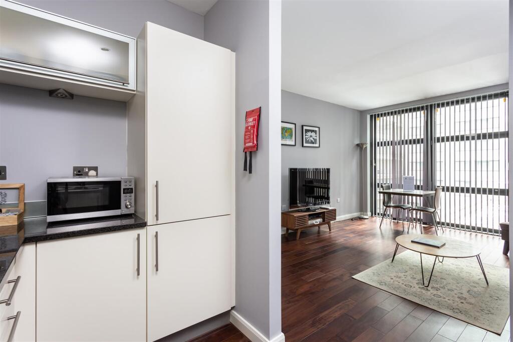 090220211_PROT_39 Discovery Dock Apartments West 2