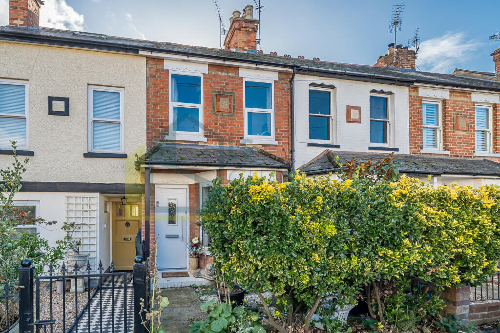 St. Georges Road, Badshot Lea, Farnham, Surrey GU9 9LX