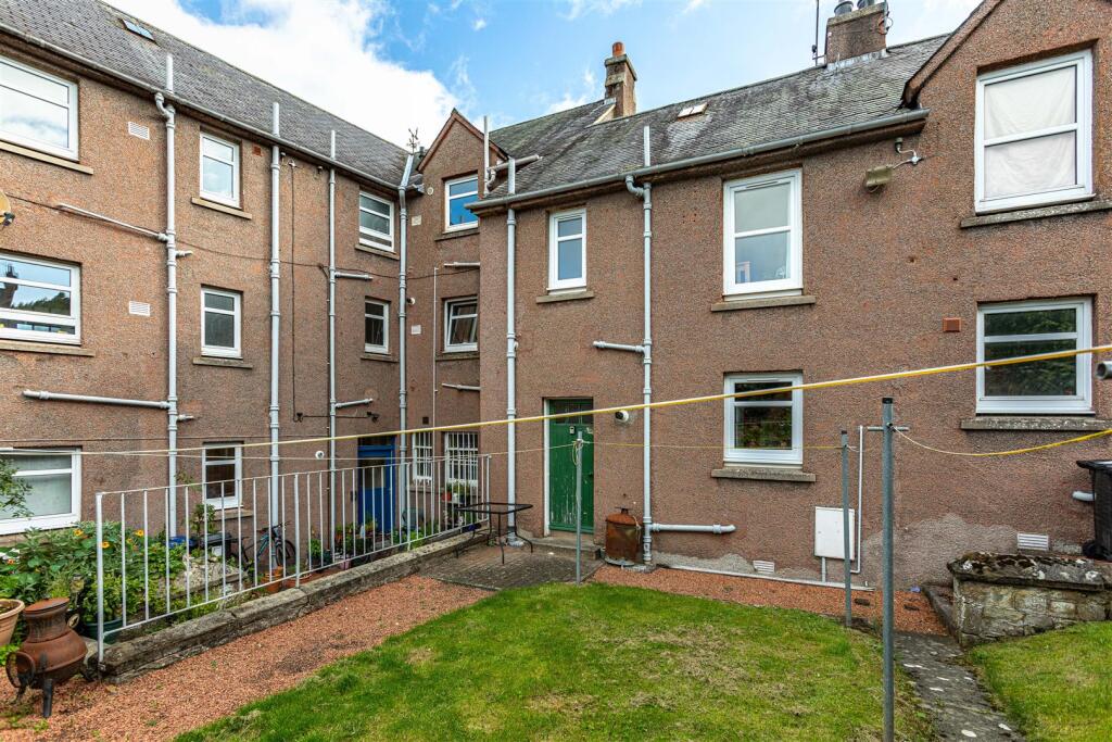 16 Morrow Gardens Melrose 35.JPG