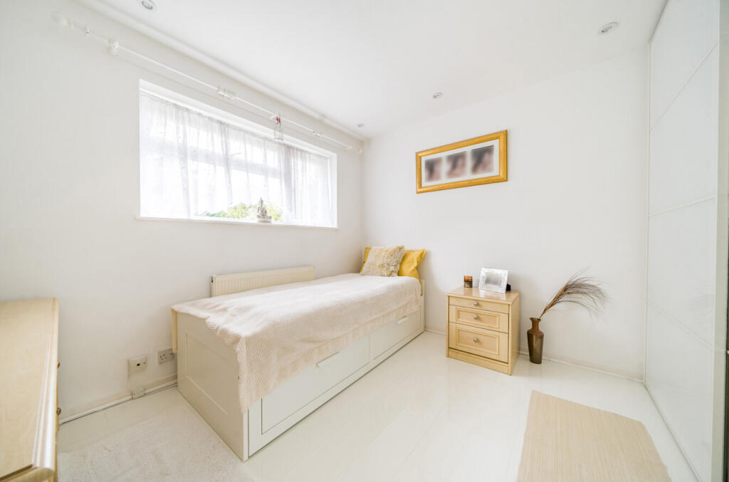 1295706-17-6825b7...