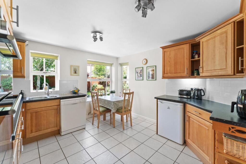 31 Grange Farm Rd  BS49 4RB 14.jpg