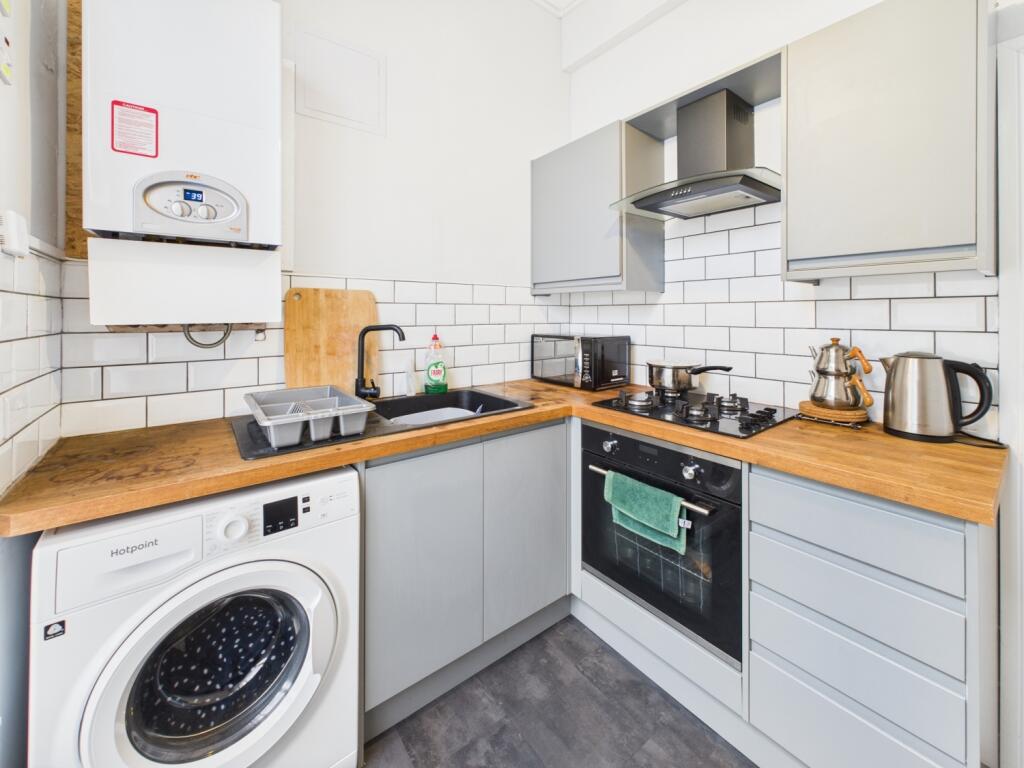 CAM03062G0-PR0189-STILL010